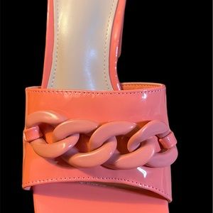 NWT‎ peach slip on’s